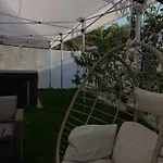Boho Escape - Jacuzzi & Sea View דירה *